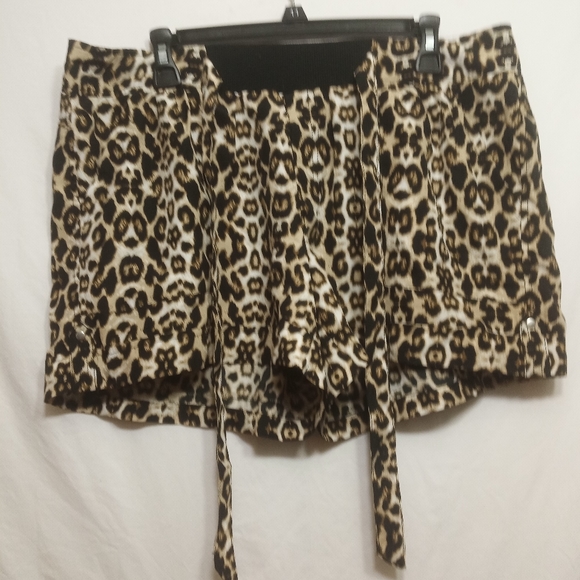 MISS TINA TINA KNOWLES SHORTS SIZE 12 W/BELT - Picture 1 of 2